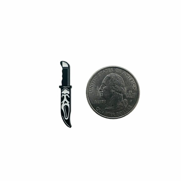 ☀️Punk Knife Design Brooch Pin Horror Halloween Style Comic PinS Black White NEW - Picture 4 of 6